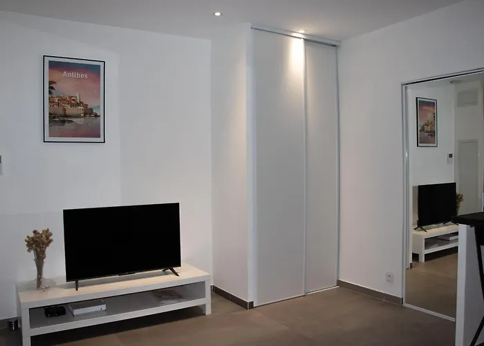 Studio Confortable - Parking Inclus - Proche Mer Juan-Les-Pins