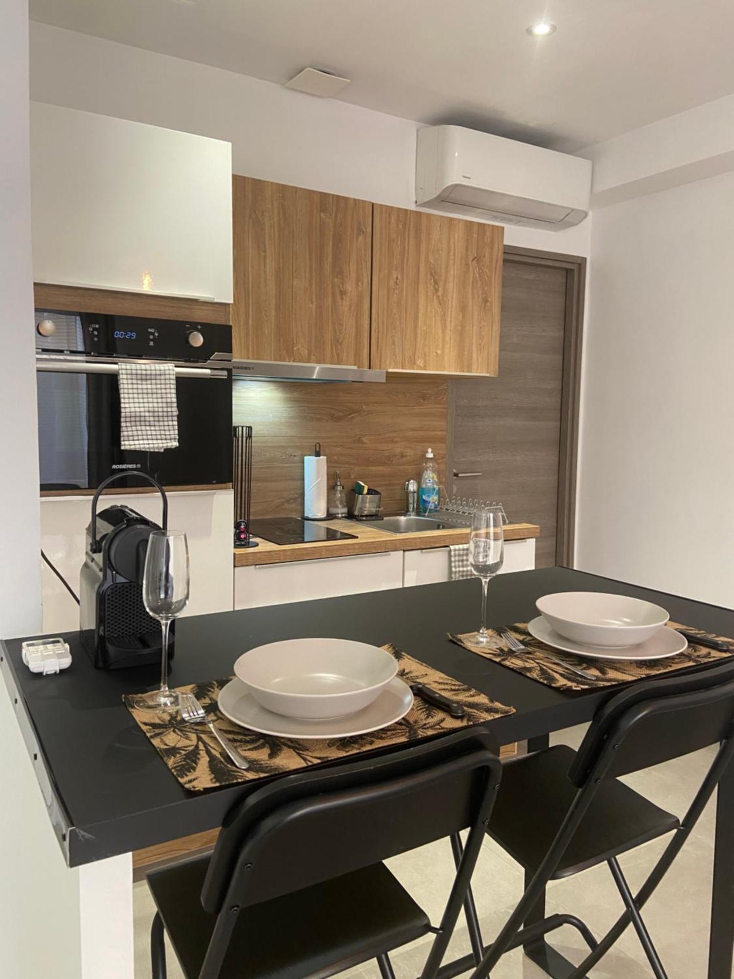 Confortable - Parking Inclus - Proche Juan-les-pins Appartement
