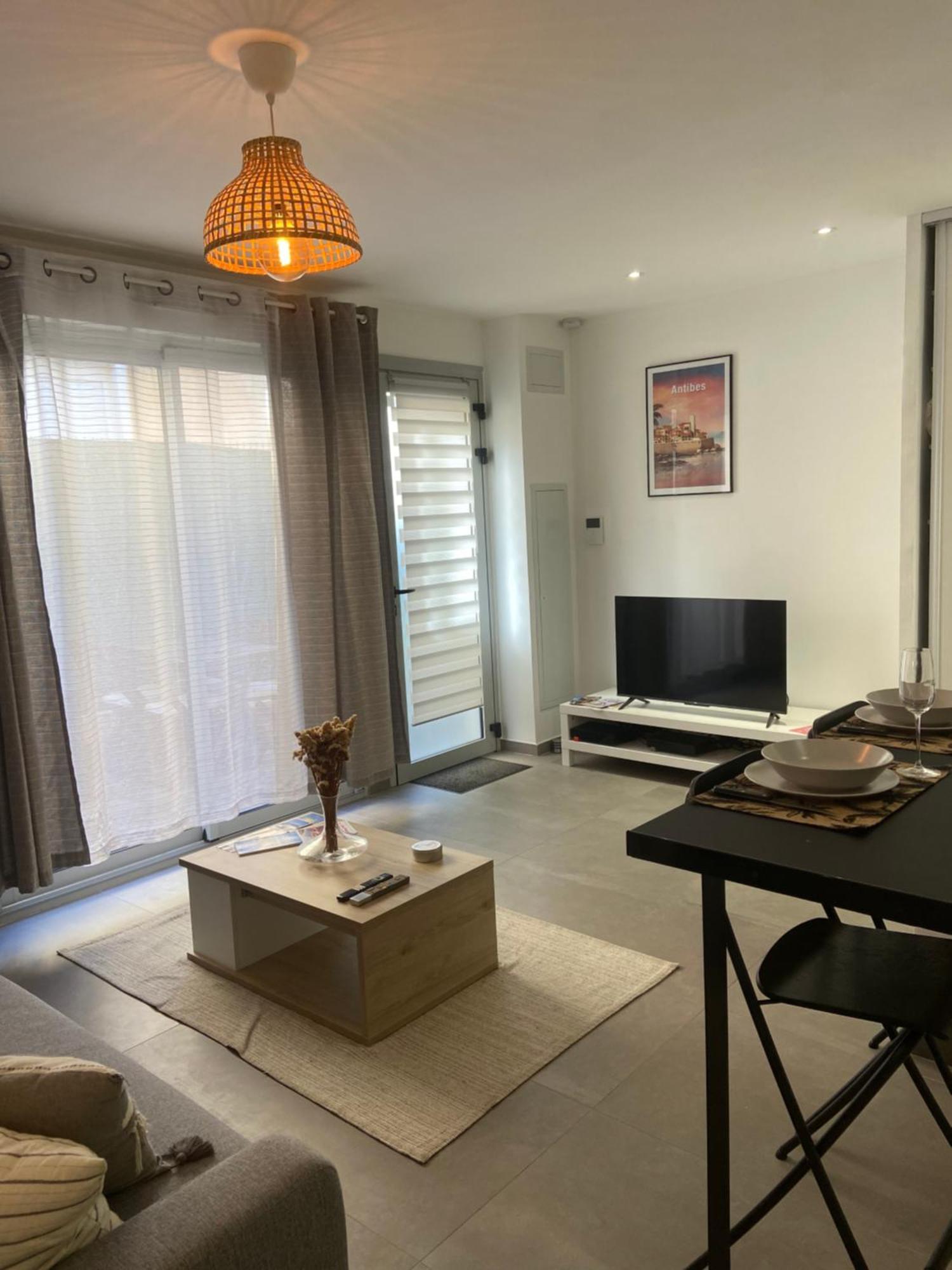 Appartement Confortable - Parking Inclus - Proche Juan-les-pins Antibes