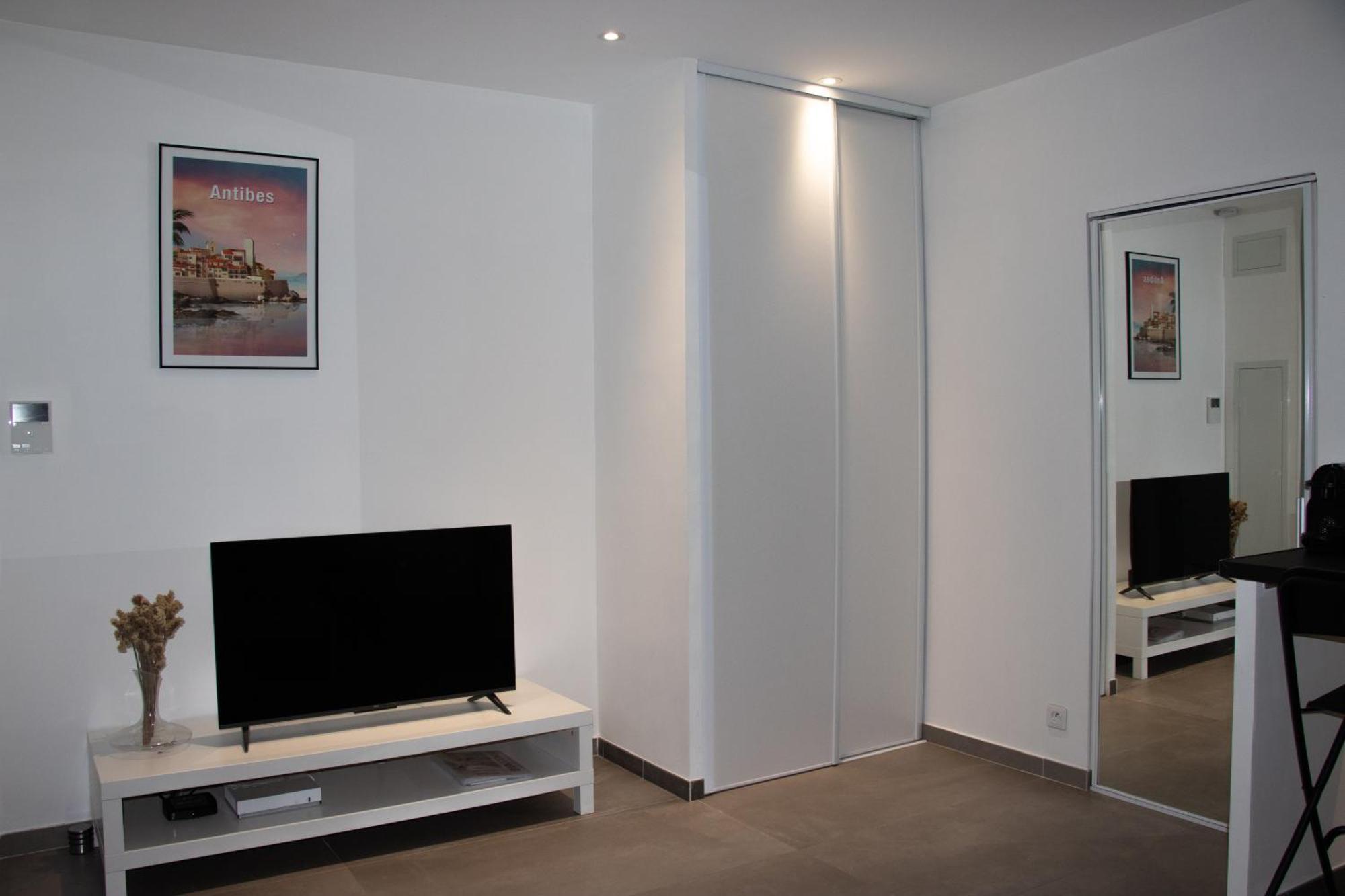 Confortable - Parking Inclus - Proche Juan-les-pins Appartement