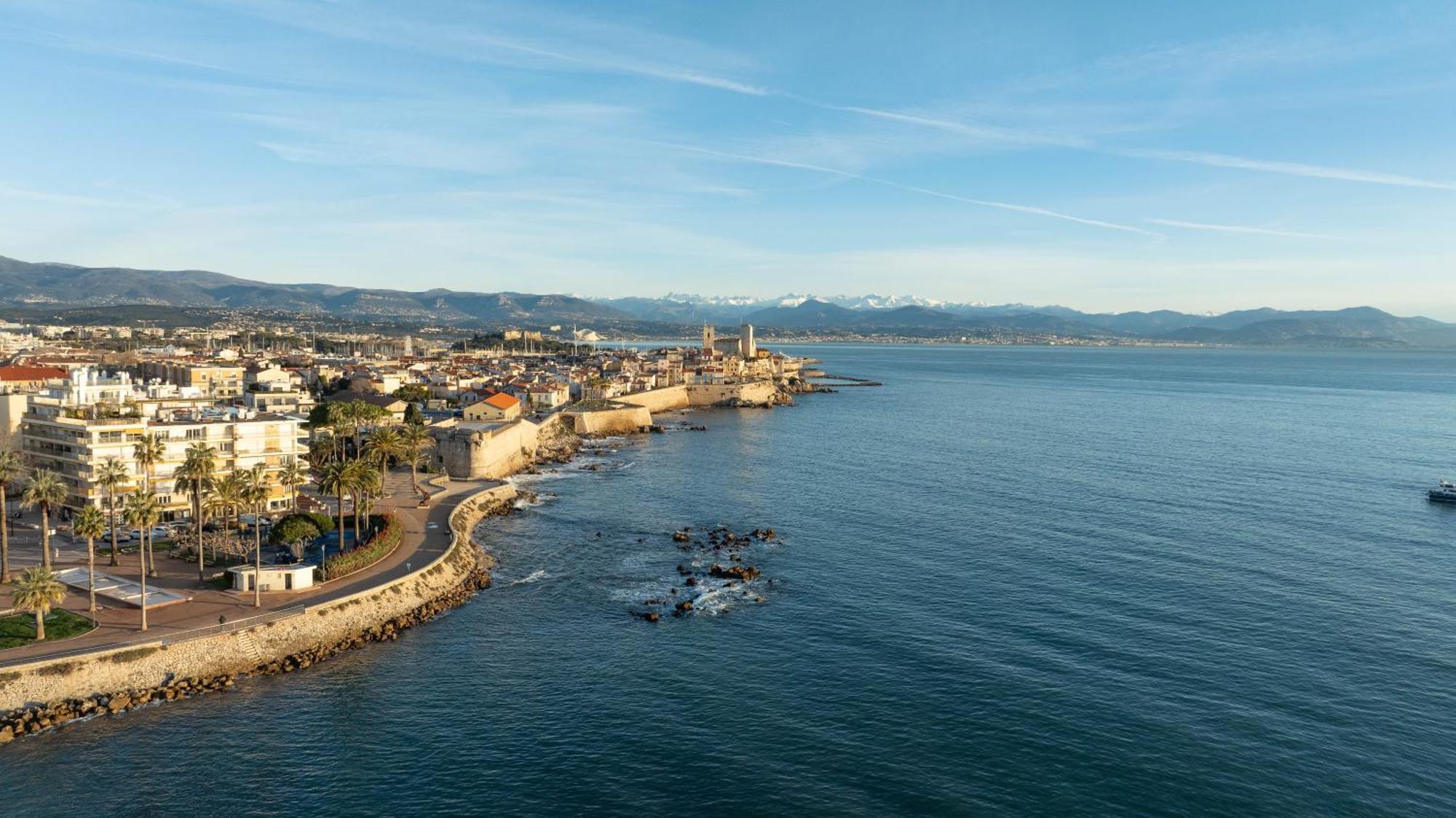 Confortable - Parking Inclus - Proche Juan-les-pins Appartement *